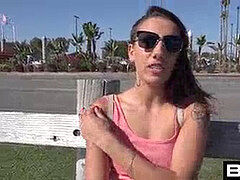 Amateur, Brunette brune, Éjaculation interne, Public, Tatouage, Adolescente