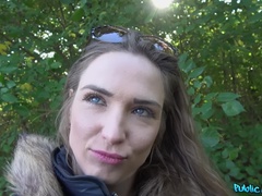 Amateur, Mamada, Morena, Penetracion con dedos, Al aire libre, Público, Coño, Tatuaje