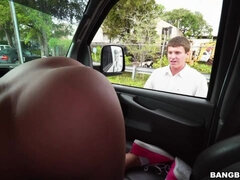 Arsch, Grosser arsch, Blasen, Bus, Auto, Hundestellung, Handjob, Kurzes haar