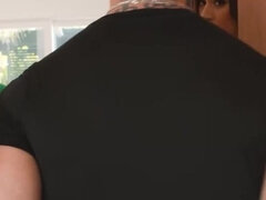 Grote lul, Pijpbeurt, Sperma in mond, Diep in de keel, Hakken, Keuken, Likken, Spuiten