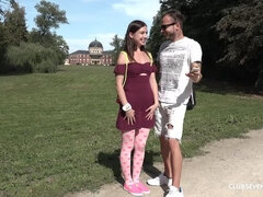 Sucer une bite, Brunette brune, Européenne, De plein air, Collant, Séduite, Adolescente, Nénés