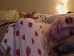 Enthousiasteling, Blond, Vriendin, Huisgemaakt, Masturbatie, Gezichtspunt, Tiener, Tieten likken