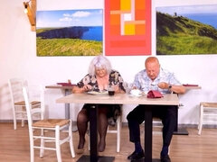 Grosse bite, Gros seins, Sucer une bite, Cocu, Branlette thaïlandaise, Hongroise, Époux mari, Jarretelles