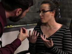 In den arsch, Sadomasochismus, Grosser schwanz, Blasen, Kehlenfick, Brille, Schlampe, Tätowierung