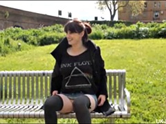 Amateur, Nana, Britannique, Doigter, Souple, Mère que j'aimerais baiser, Orgasme, De plein air