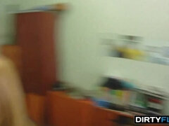 18 jaar, Jonge meid, Hondjeshouding, Europees, Sperma in gezicht, Kut duiken, Rijden, Geschoren