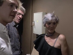 Coulisses, Sucer une bite, Club, Famille, Lingerie, Mature, Maigrichonne, Suçant