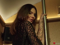 Kont, Blond, Hakken, Likken, Natuurlijke tieten, Kut duiken, Rok, Tatoeage