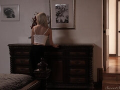 Sucer une bite, Brunette brune, Tromperie, Fille latino, Léchez, Piercing, Cheveux courts, Nénés