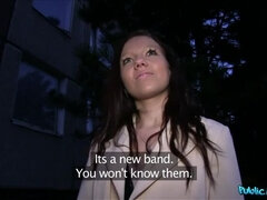 Amateur, Mamada, Morena, Estilo perrito, Al aire libre, Pov, Público, Coño