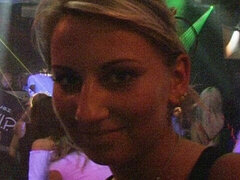 Enthousiasteling, Blond, Pijpbeurt, Hondjeshouding, Jurk, Moeder die ik wil neuken, Tiener, Toilet