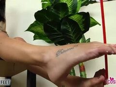 Leie, Füsse, Frau, Fußfetisch, Indisch, Italienisch, Milf, Solo