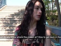 Plantureuse, Éjaculation interne, Gorge profonde, En levrette, Hard, Pov, Public, Mouillée