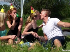 Vestidas, Comida, Grupo, Casero, Orgía, Al aire libre, Fiesta, Intercambio de parejas