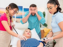 Gros cul, Sucer une bite, Brunette brune, En levrette, Branlette thaïlandaise, Pénis, Rasée, Adolescente