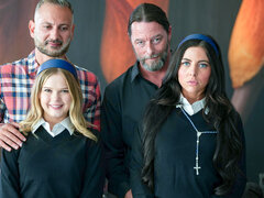 Blonde, Brunette brune, Le plan cul à quatre, Groupe, Embrassement, Chevaucher, Adolescente, Nénés
