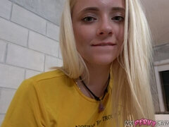 Blonde, En levrette, Souple, Seins naturels, Petite femme, Maigrichonne, Adolescente, Nénés