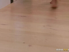 Alexis Fawx loves a Feet in Her Pussey cause yes.