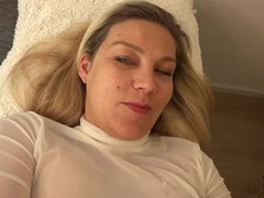 German Pregnant MILF Squirting Orgasm in Homemade 4K