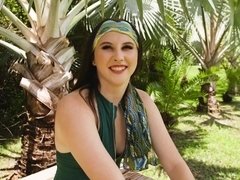 Tetas grandes, Mamada, Morena, Tetona, Corridas, Estilo perrito, Tacones, Bragas