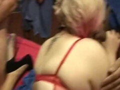 Leie, Blasen, Britisch, Vollbusig, Mutti, Party, Swingers, Titten