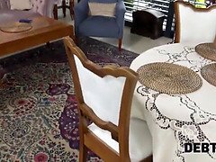 Magnifica Victoria Pure fa sesso meraviglioso con un agente di debito