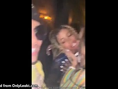Amateur, Chica, Tetas grandes, Mamada, Club, Sexo duro, Público, Tetas