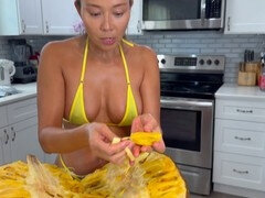 Bikini, Pareja, Corridas, Pajear, Japonés, Cocina, Mamá, Madrastra