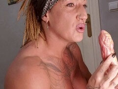 Grote kont, Dubbele penetratie, Hardcore, Rijpe lesbienne, Moeder die ik wil neuken, Spuiten, Tatoeage