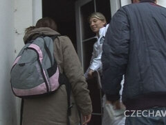 Gros cul, Rondelette, En levrette, Double pénétration, Branlette thaïlandaise, Mère que j'aimerais baiser, Rasée, Plan cul à trois