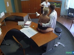 Leie, Arsch, Blasen, Erstes mal, Handjob, Büro, Flotter dreier, Uniform