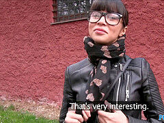 Amateur, Noire, Brunette brune, Éjaculation interne, Tchèque, Lunettes, Public, Réalité