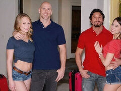 Grote lul, Sperma in mond, Dochter, Hondjeshouding, Kwartet, Natuurlijke tieten, Tiener, Tieten likken