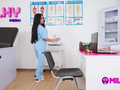 Arsch, Grosser arsch, Blasen, Hundestellung, Krankenschwester, Zierlich, Ablutschen, Titten