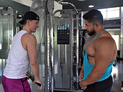 Grosser schwanz, Blasen, Fetisch, Schwul, Sporthalle, Behaart, Hardcore, Masturbation