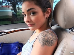 Culo, Mamada, Morena, Coche, Pov, Afeitado, Tatuaje, Adolescente