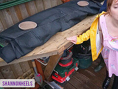 Жопа, Ботинки, Застукали, Латекс, Оргазм, На природе, Резина, Сквиртинг