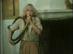 Sucer une bite, Européenne, Poilue, Lesbienne, Seins naturels, Suédoise, Plan cul à trois, Rétro ancien