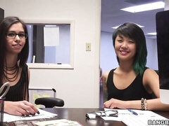 Asiatisch, Braunhaarige, Spermaladung, Frau frau mann, Handjob, Pov, Tätowierung, Jungendliche (18+)