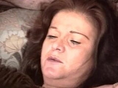 Le fond du grenier : Des bites dures pour des femmes mures