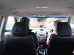 Blond, Rondborstig, Auto, Hondjeshouding, Likken, Moeder die ik wil neuken, Buiten, Realiteit