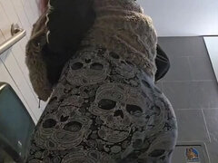 Leie, Fetisch, Hd, Im freien, Zierlich, Pissen, Solo, Toilette