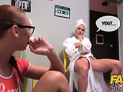 Большие сиськи, Блондинки, Брюнетки, Лизание, Зрелые, Милф, Киски, Втроем