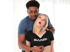 Grosse bite, Sucer une bite, En levrette, Hard, Interracial, Seins naturels, Adolescente, Nénés