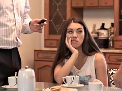 Sucer une bite, Brunette brune, Voiture, Petite amie, Mamie, Adolescente