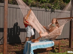 Gros seins, Bikini, Faciale, Bâillonner, Interracial, Masturbation, Seins naturels, Piercing