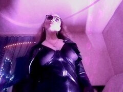 Sadomasochismus, Weibliche domination, Brille, Leder, Herrin, Mutti, Solo, Spielzeuge