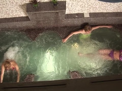 Mature, Mère que j'aimerais baiser, Sauna