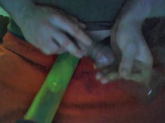 Leie, Grosser schwanz, Flasche, Kondom, Schwul, Hardcore, Pumpe, Rasiert