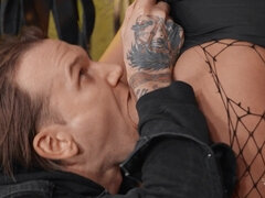 Gros seins, Bisexuelle, En levrette, Homosexuelle, Hard, Latex, Piercing, Élève